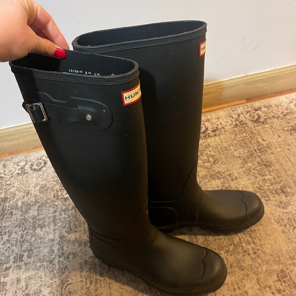 Hunter Black Rain Boots - Picture 2 of 3